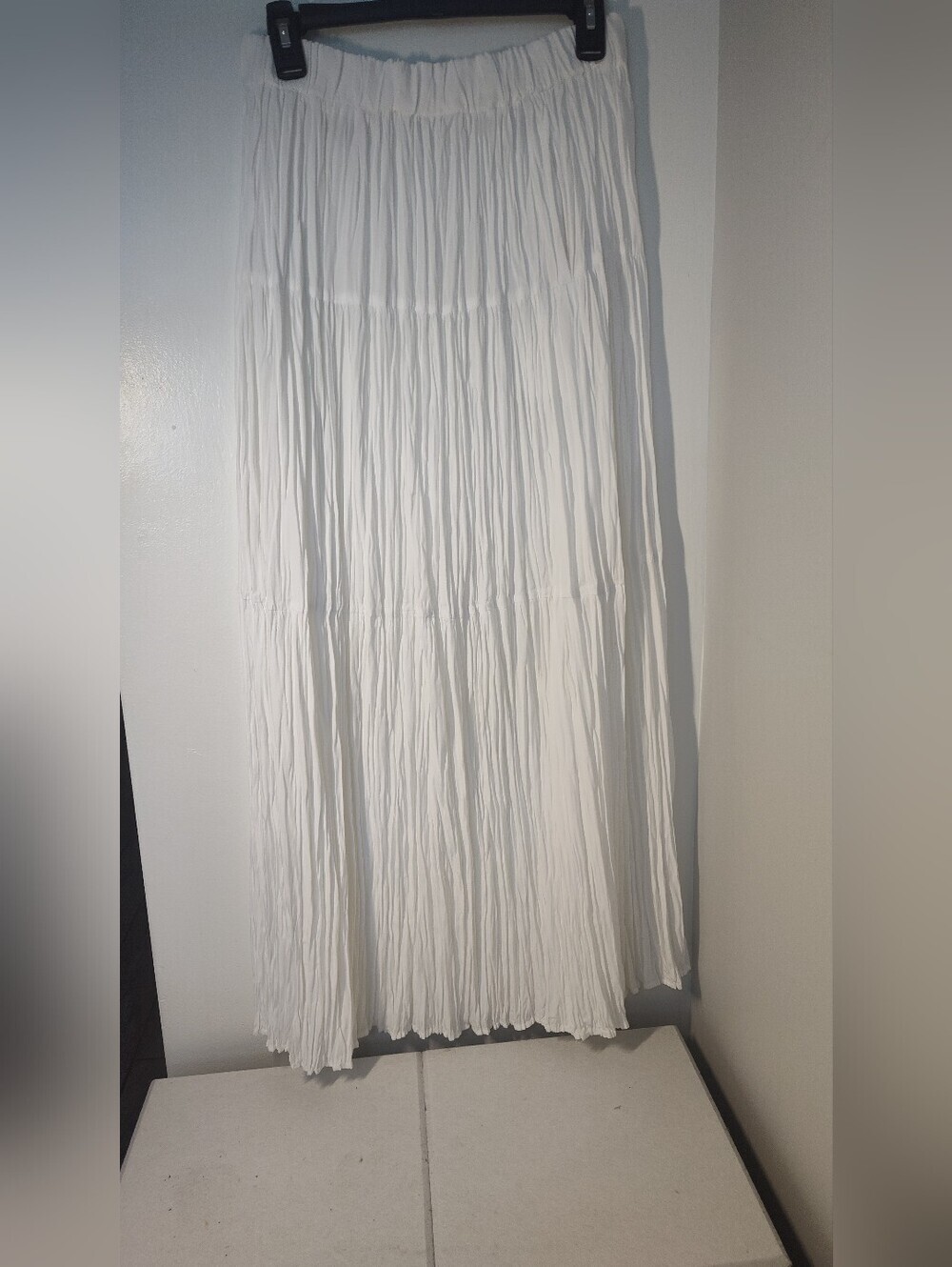 Women's White Pleated Maxi Skirt - Flowing Tiered Silhouette #503